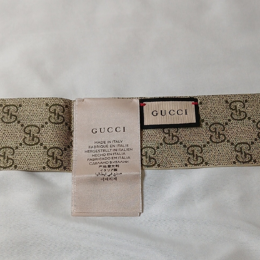 Gucci Beige GG Monogram Silk Scarf with Green and Red Stripe - Picture 3 of 3